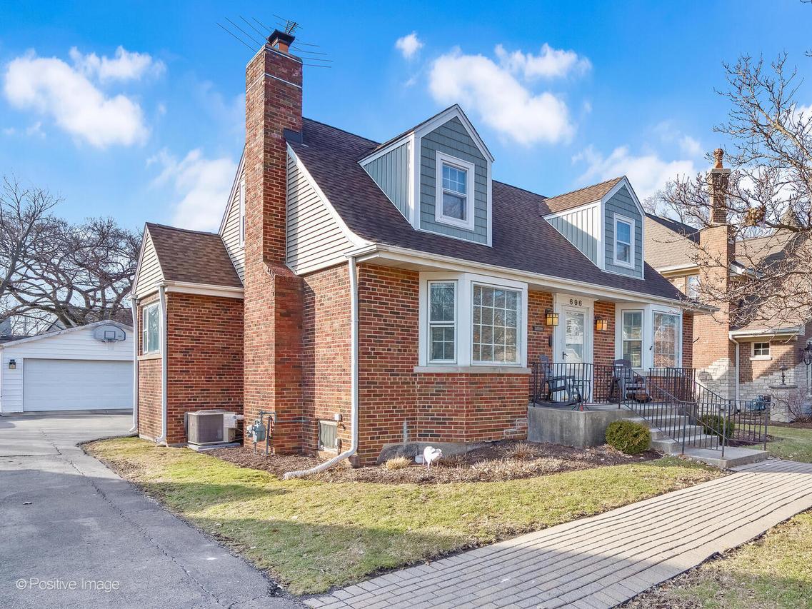 696 S Prospect Ave., Elmhurst, IL 60126