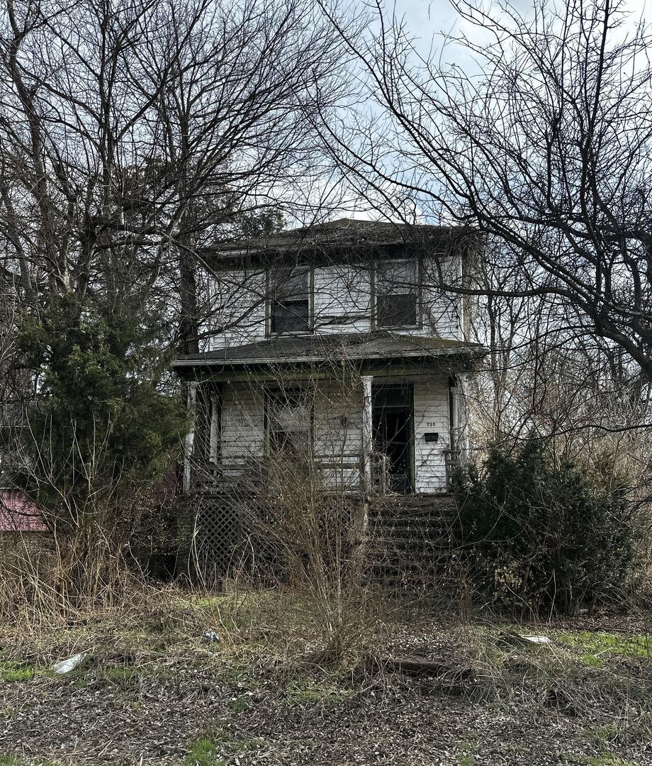 725 24th St., Cairo, IL 62914