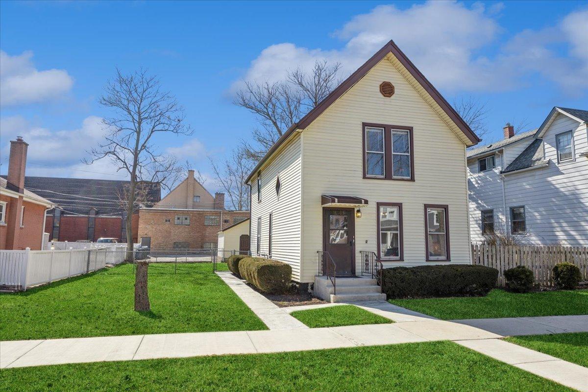 9011 Sheridan Ave., Brookfield, IL 60513