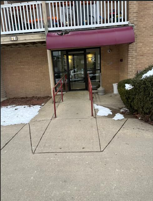 940 Beau Dr. #110, Des Plaines, IL 60016