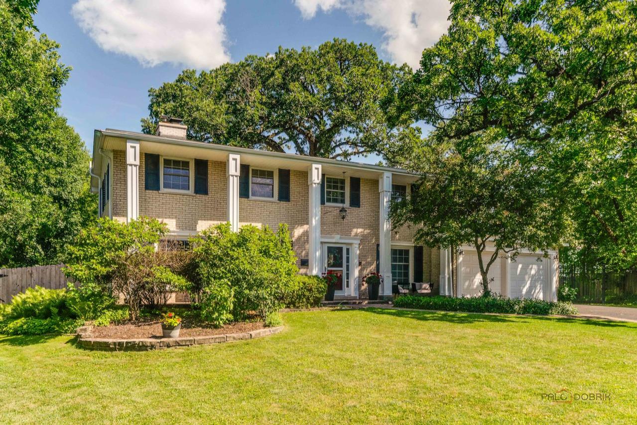 182 Blueberry Rd., Libertyville, IL 60048