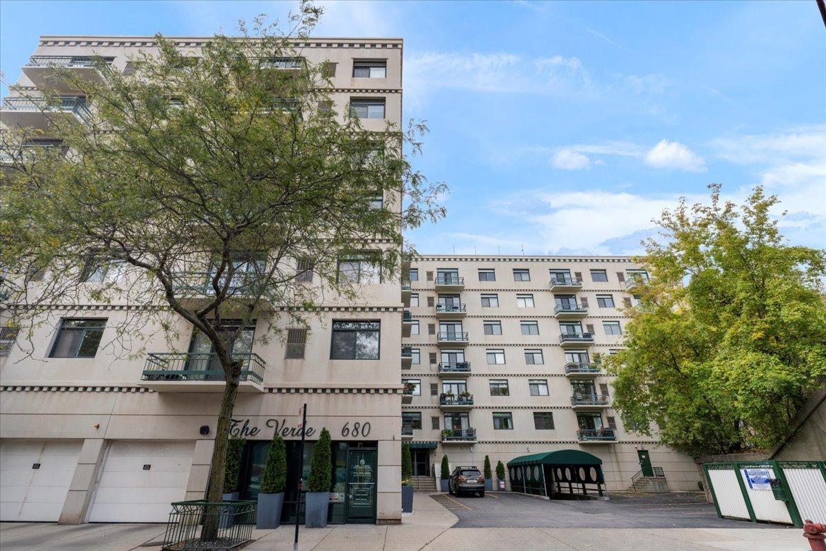 680 N Green St. #412, Chicago, IL 60642