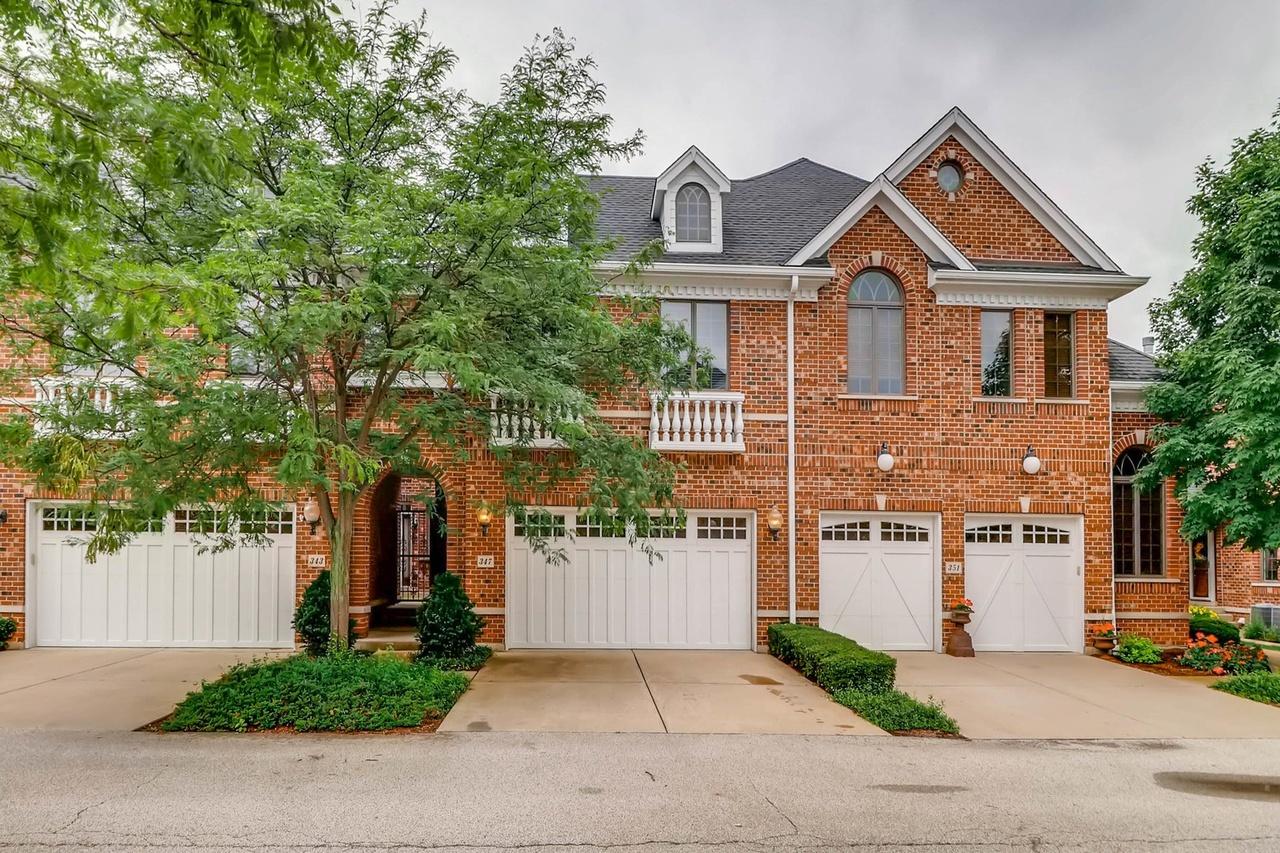 347 Arbor Glen Blvd., Schaumburg, IL 60195