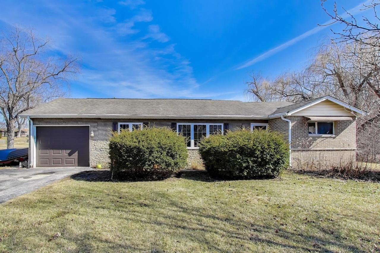 1075 Apricot St., Hoffman Estates, IL 60169