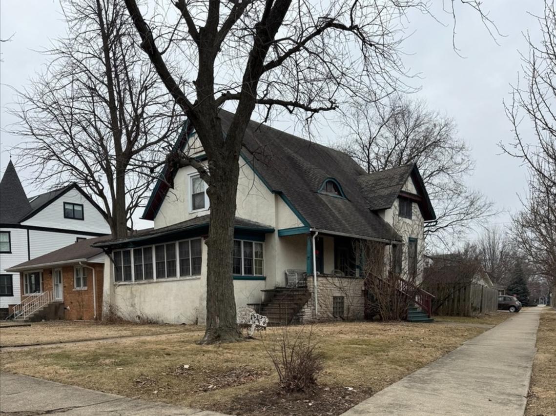 42 7th Ave., La Grange, IL 60525