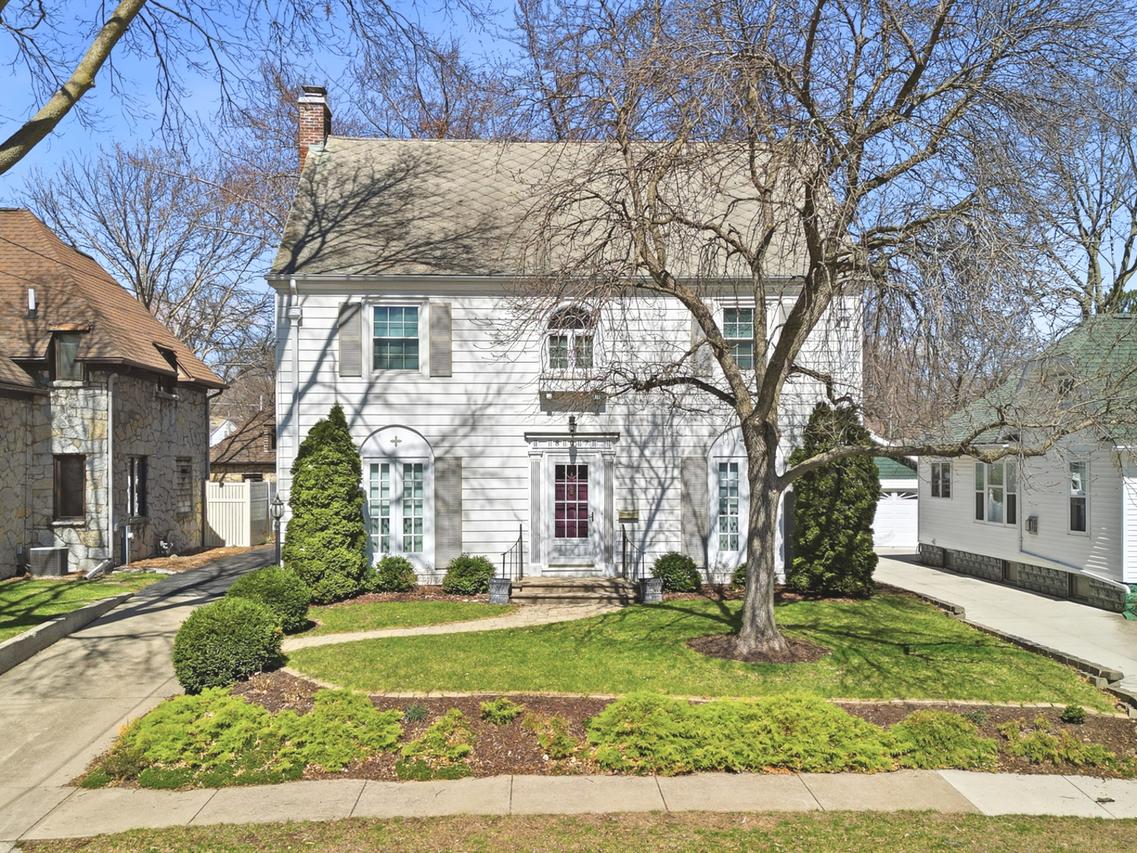 807 E Fellows St., Dixon, IL 61021