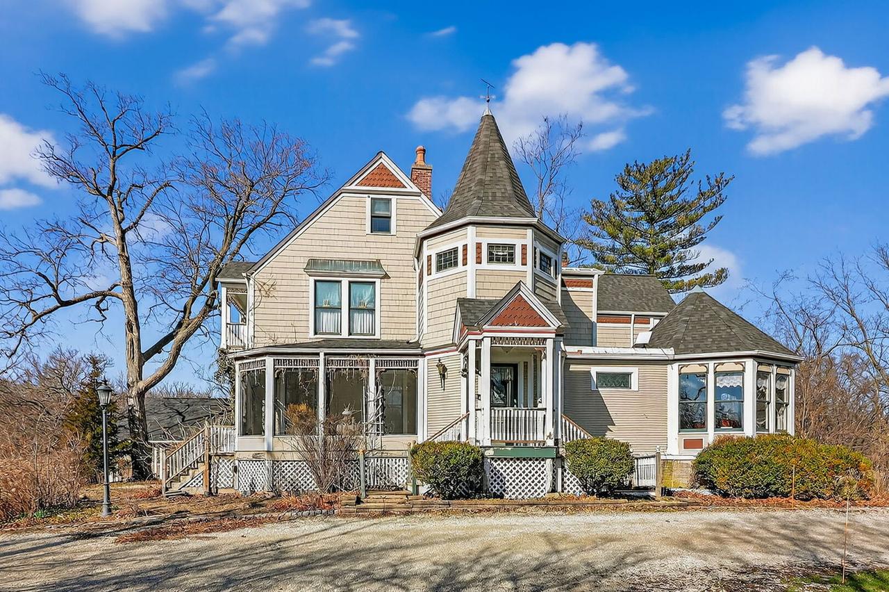 Lindenwald Ln., Downers Grove, IL 60515