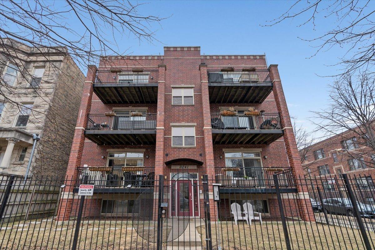 3241 W Palmer St. #1W, Chicago, IL 60647