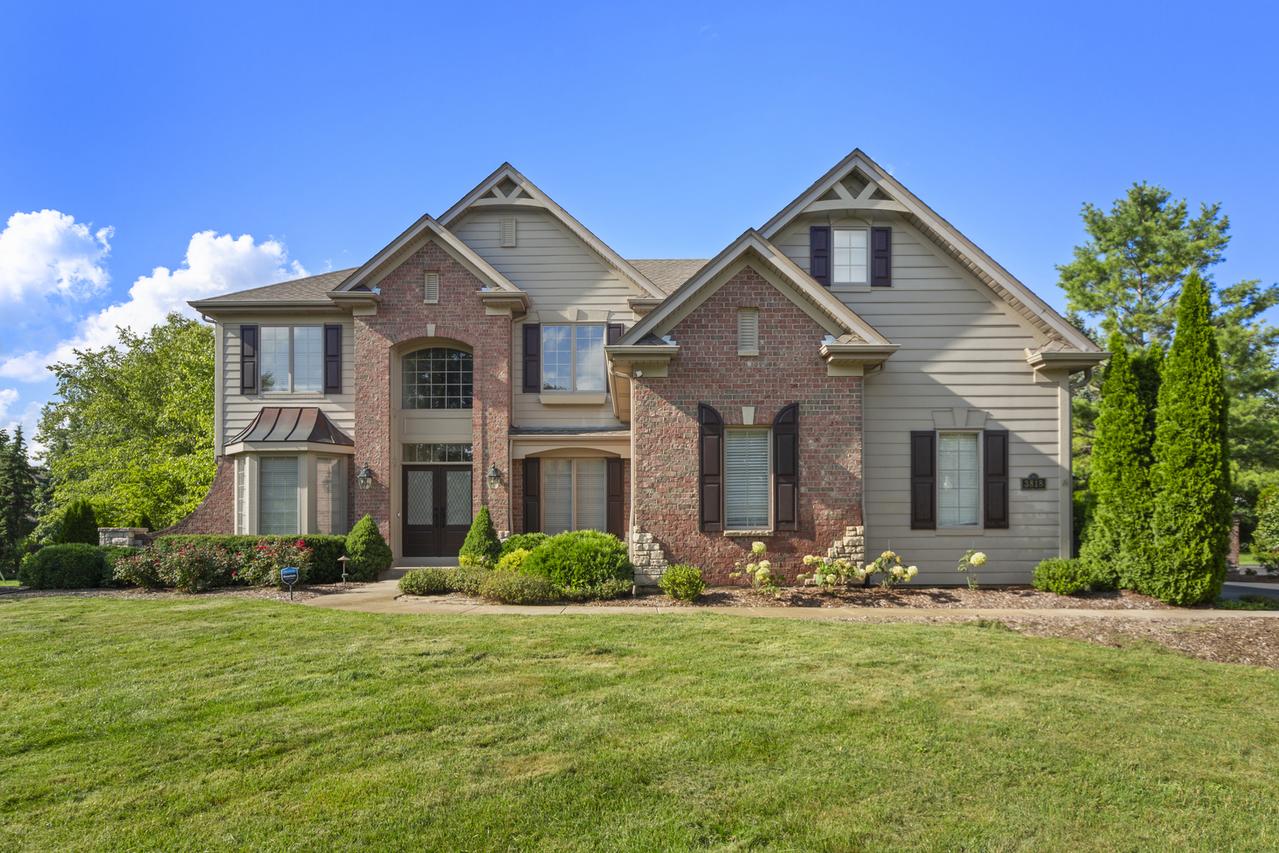 3818 Grand View Ct., St. Charles, IL 60175