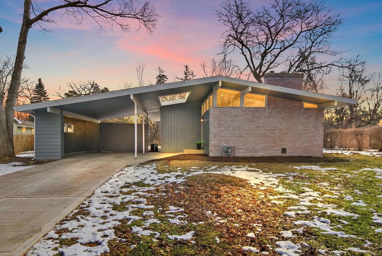 411 S 1st St., Elburn, IL 60119