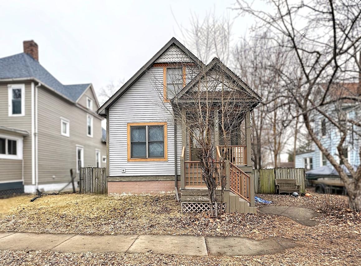 716 15th St., Rock Island, IL 61201
