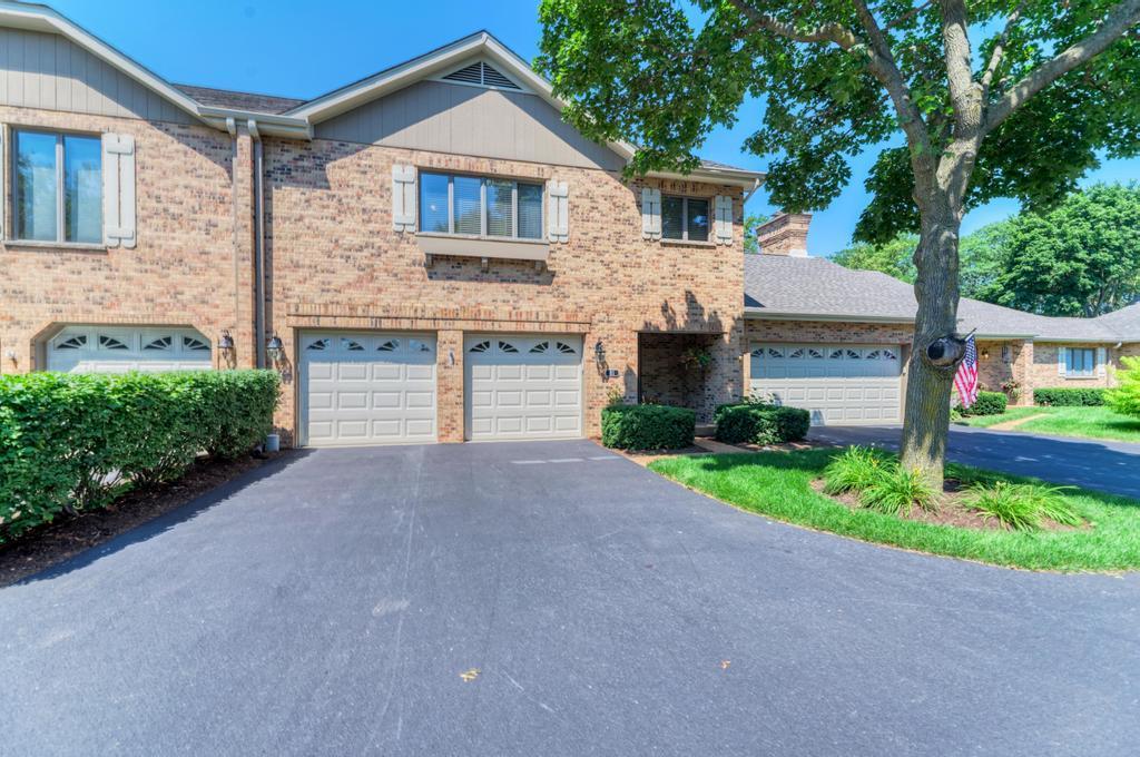 81 Country Club Dr., Bloomingdale, IL 60108