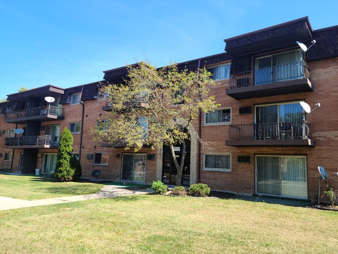 18550 S Torrence Ave. #23, Lansing, IL 60438