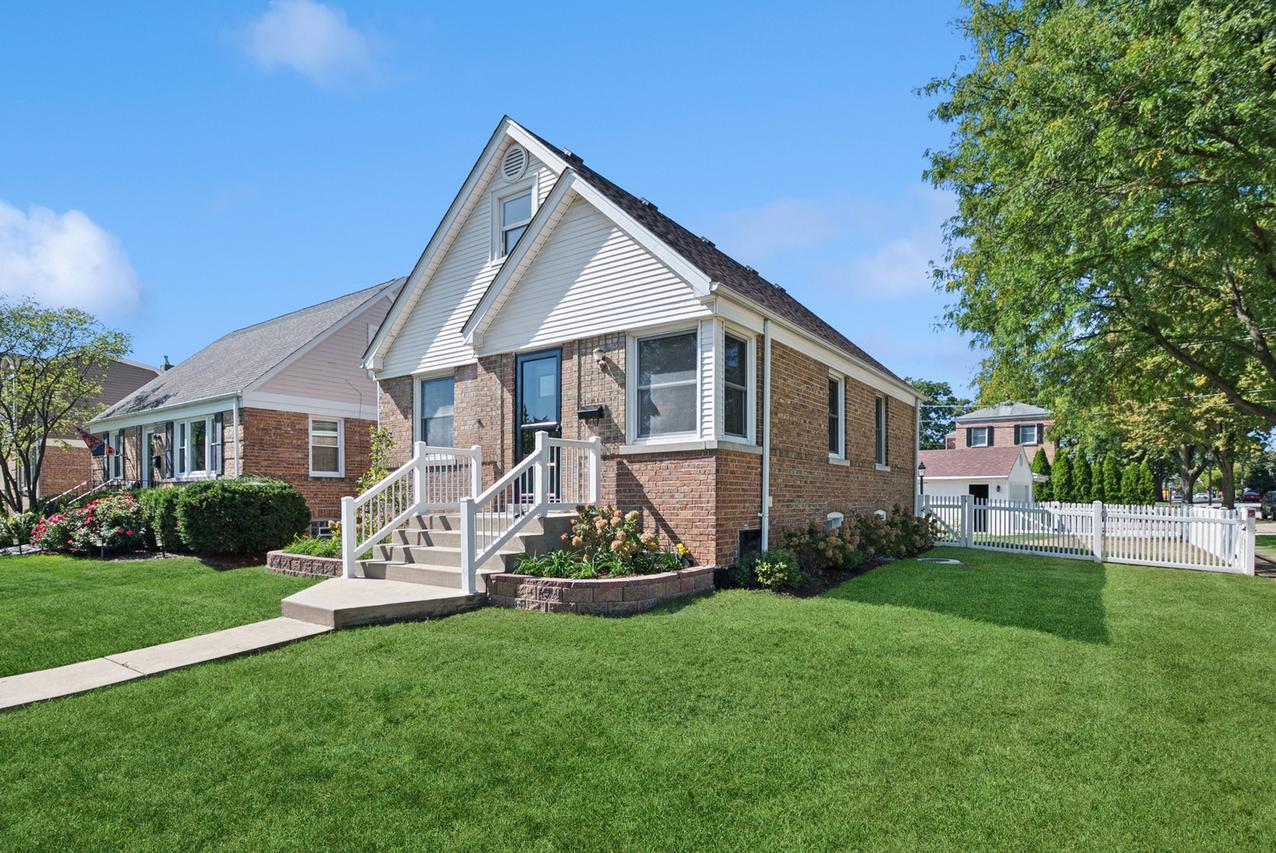 600 8th Ave., La Grange, IL 60525