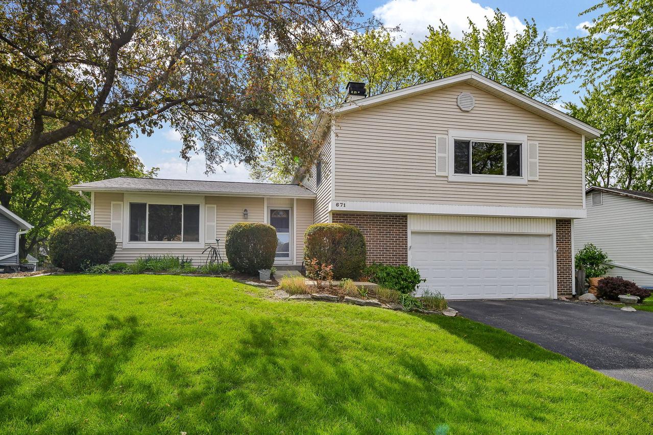 671 Coral Ave., Bartlett, IL 60103