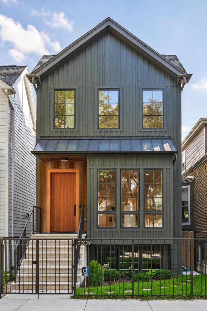 2205 W Huron St., Chicago, IL 60612