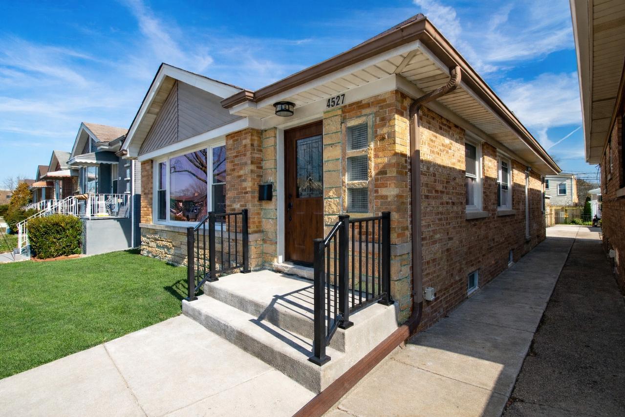 4527 N Newcastle Ave., Harwood Heights, IL 60706