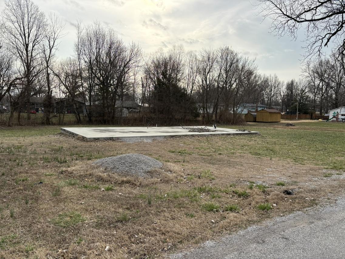 1000 S Wilson St., Benton, IL 62812