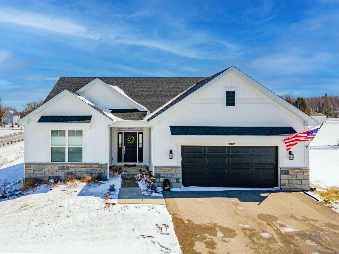 10002 Woodland Dr., Hebron, IL 60034