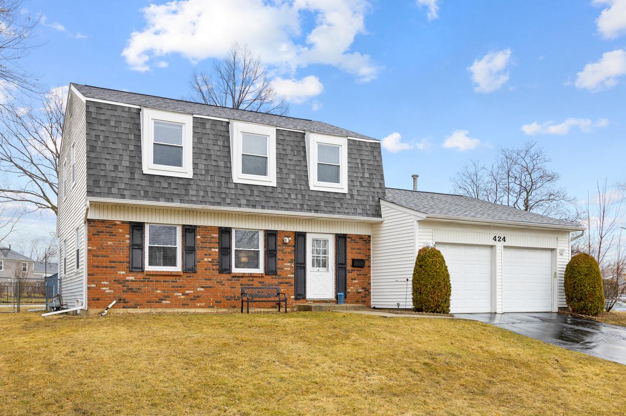 424 N Salem Dr., Schaumburg, IL 60194