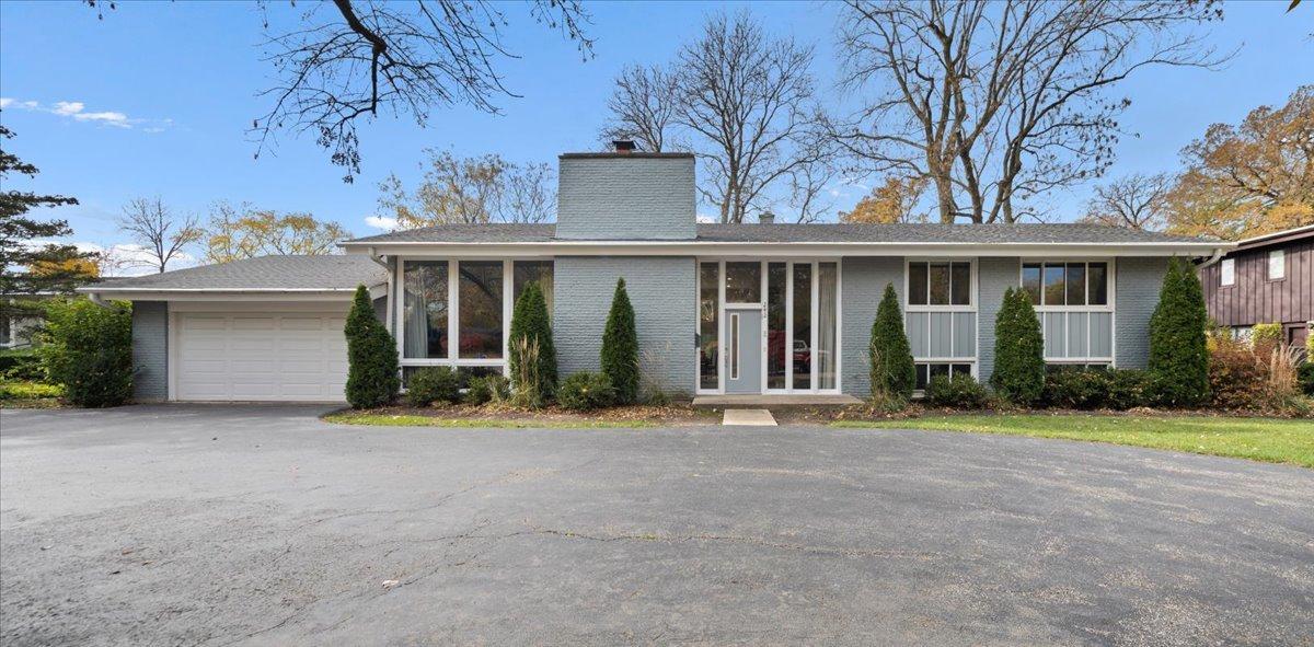 242 Aspen Ln., Highland Park, IL 60035