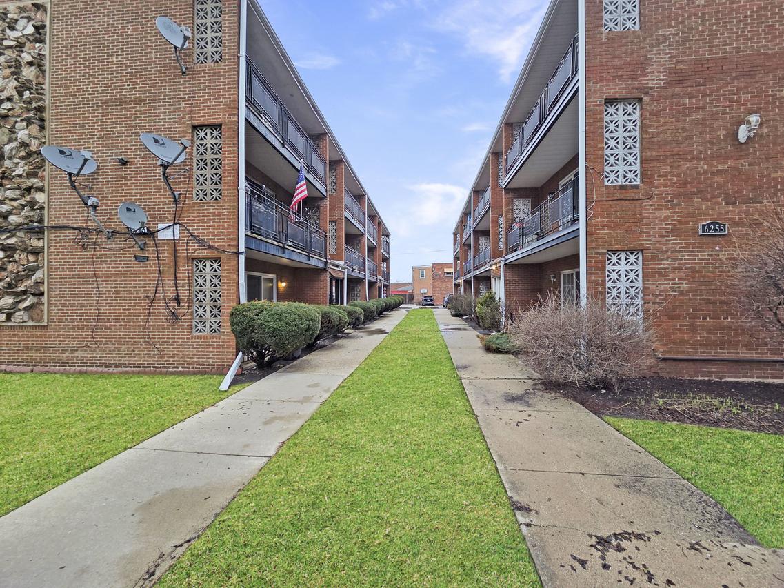 [Address Hidden by Seller], Chicago, IL 60638