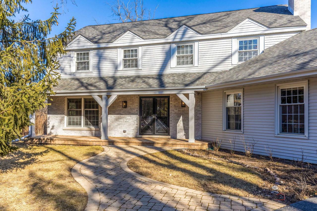 21 N Ridge Rd., Lake Forest, IL 60045