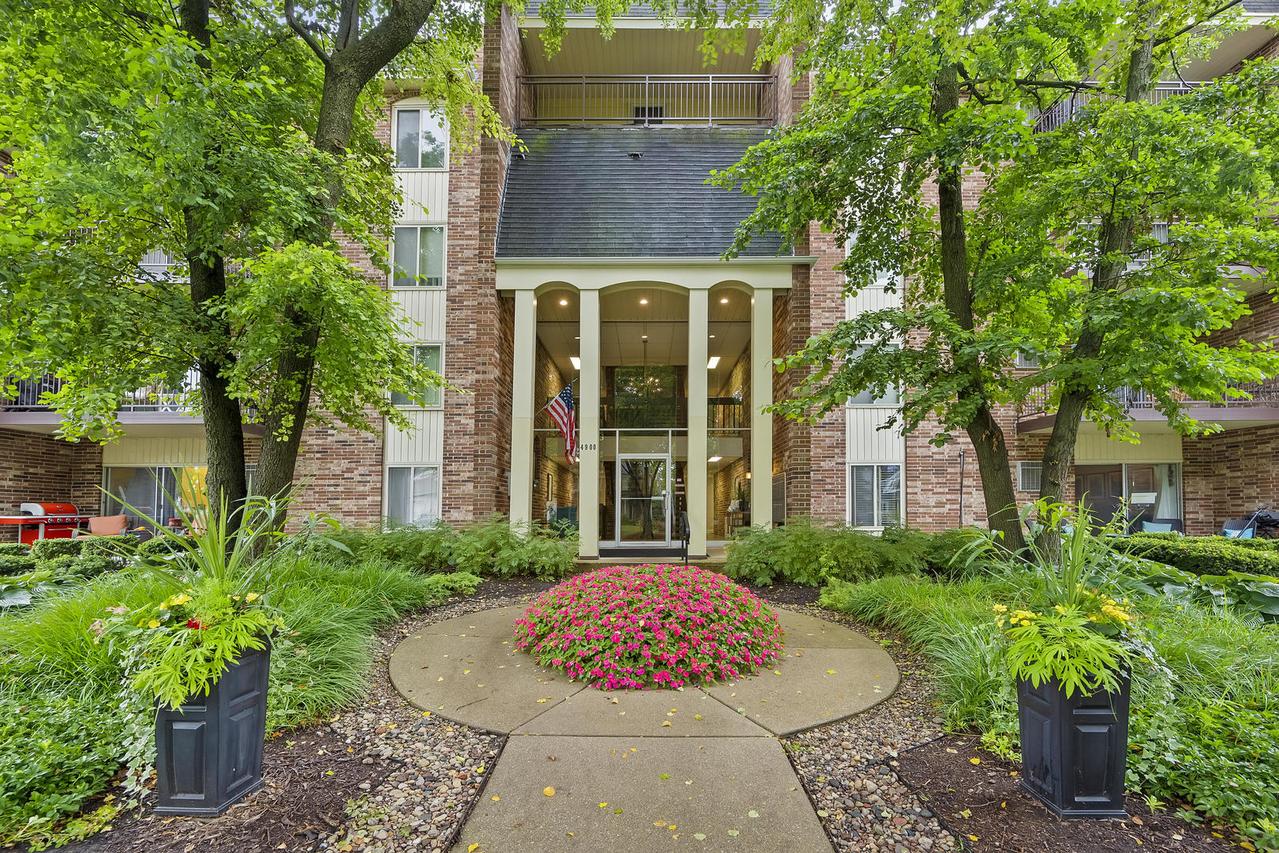 4900 Forest Ave. #108, Downers Grove, IL 60515