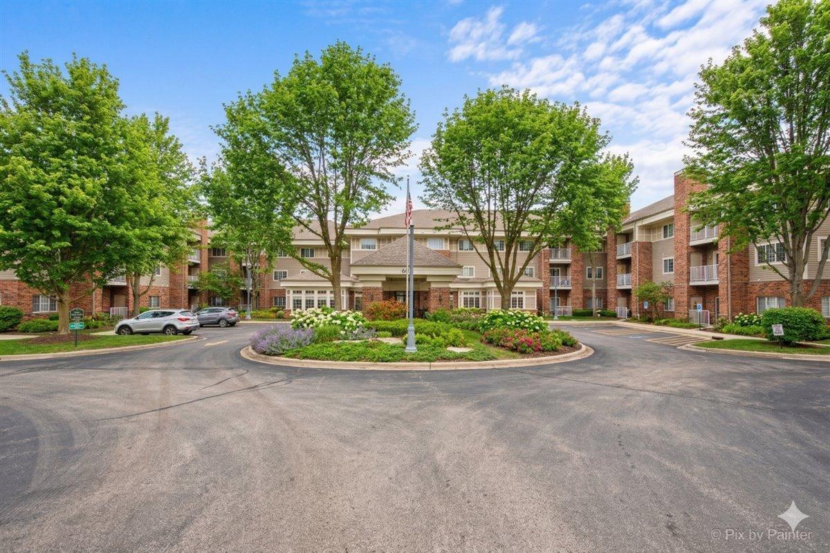 605 Barrington Ave. #222, East Dundee, IL 60118