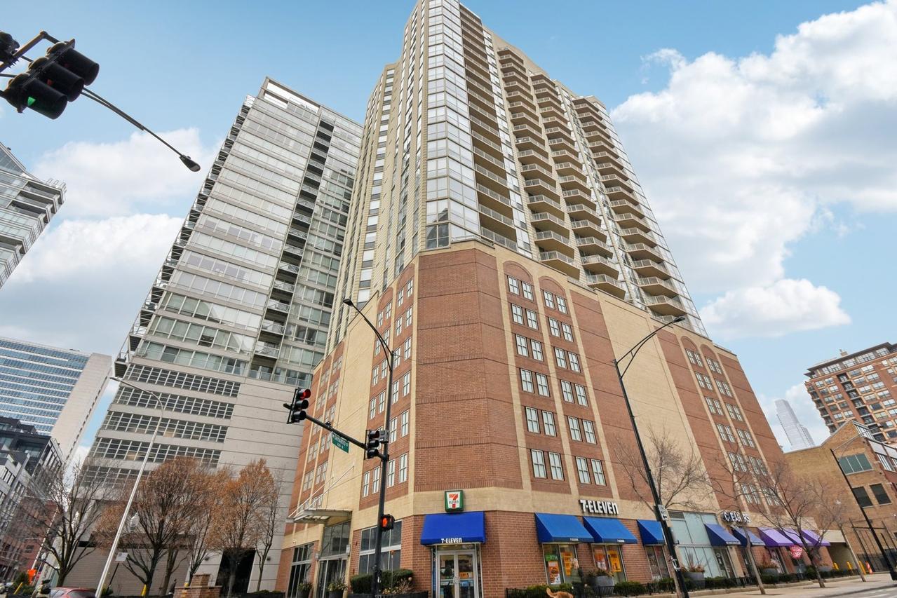 645 N Kingsbury St. #2006, Chicago, IL 60610