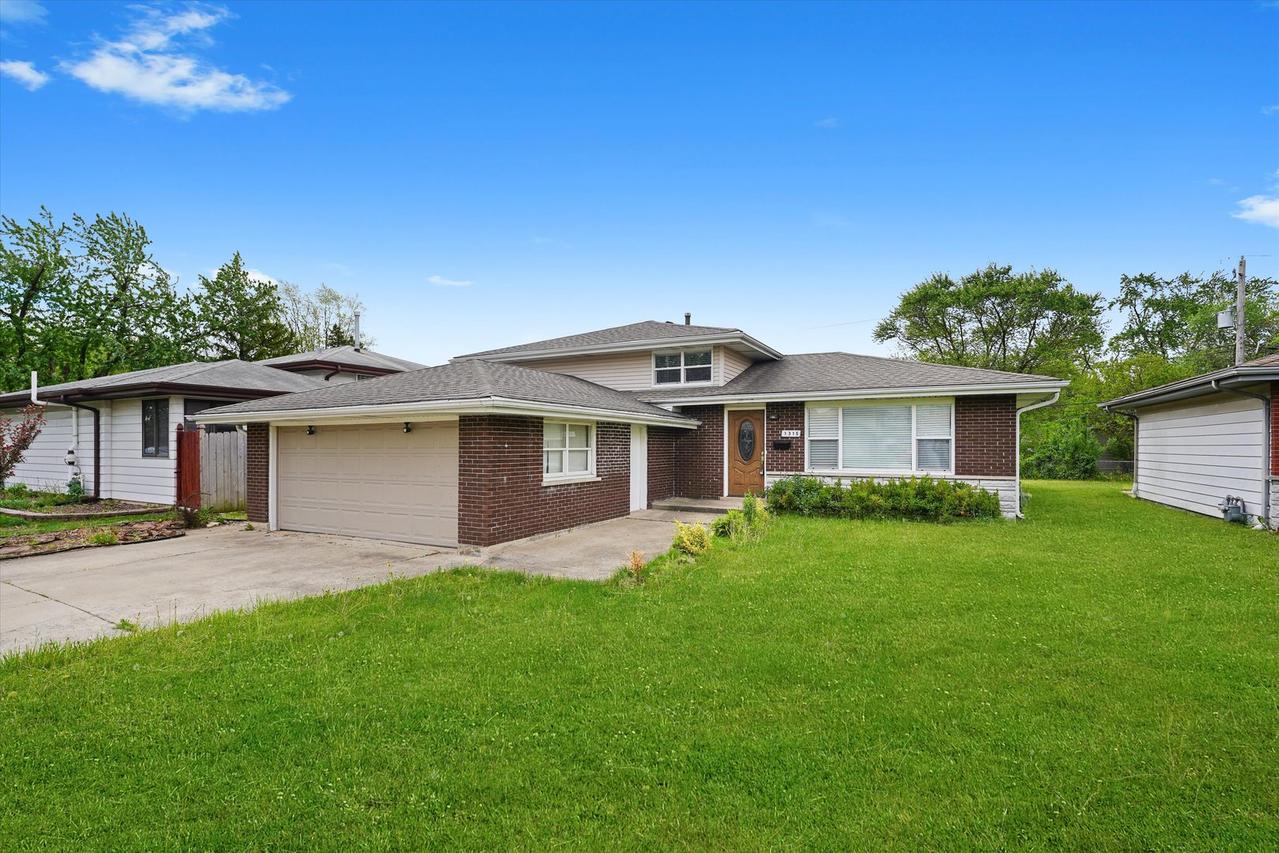 1315 Prince Dr., South Holland, IL 60473