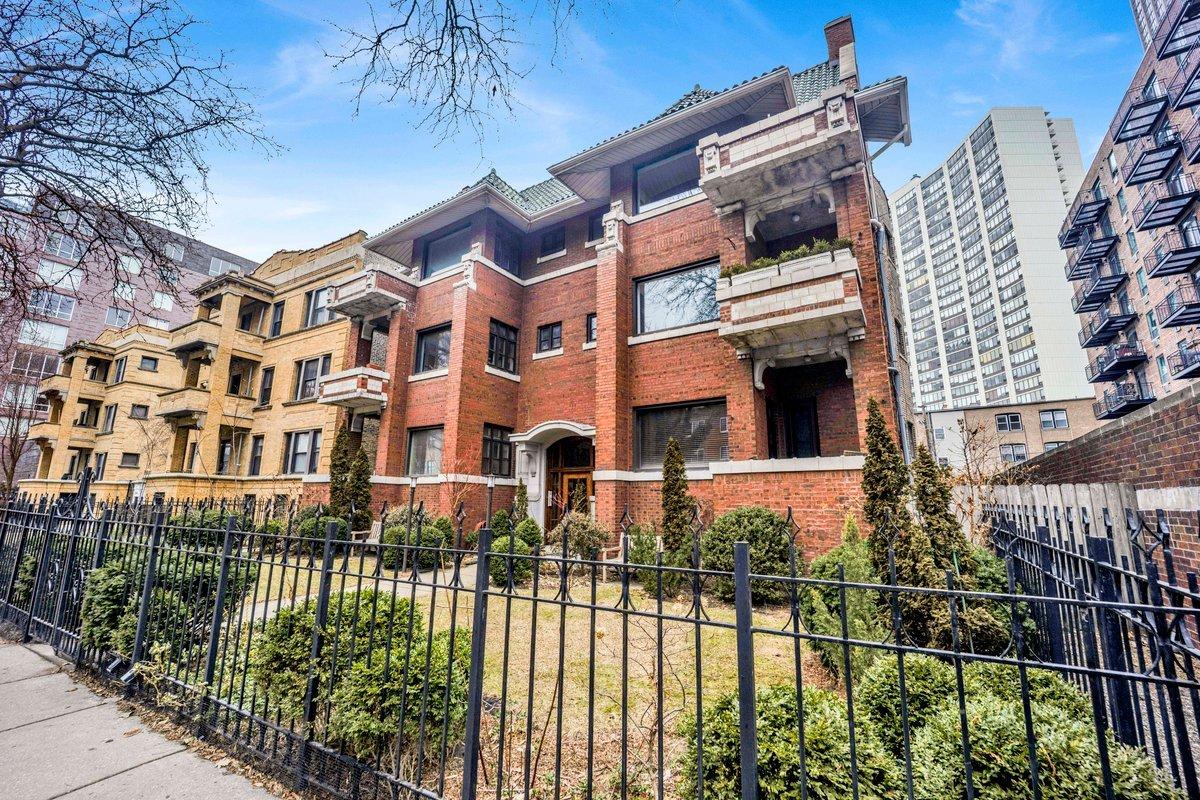 714 W Sheridan Rd. #1E, Chicago, IL 60613