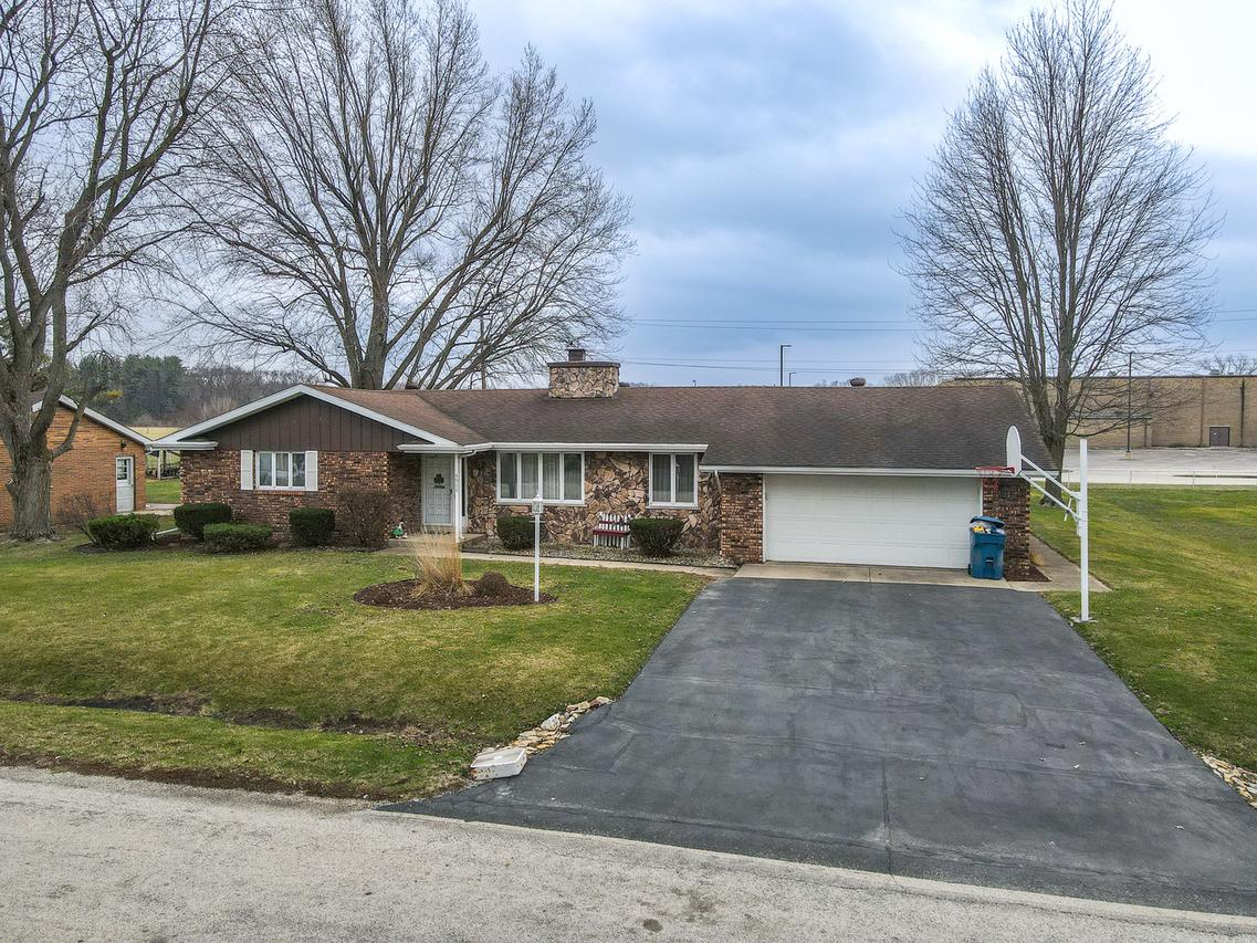 4906 W Hilltop Dr., Kankakee, IL 60901