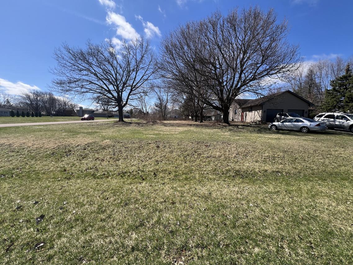 990 Holiday Dr., Lake Holiday, IL 60548