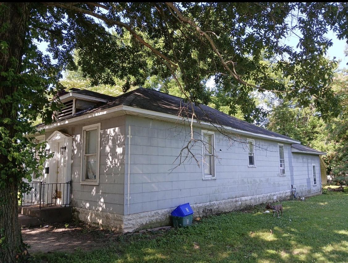 408 S James St., Carbondale, IL 62901