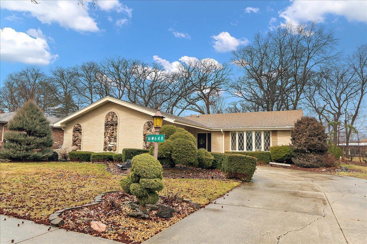 16W648 89th Pl., Willowbrook, IL 60527