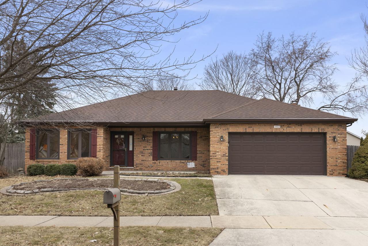 1653 Kenyon Dr., Naperville, IL 60565