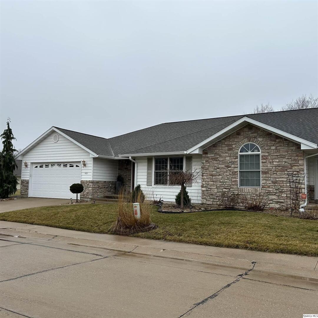 1420 Stone Creek Dr, Quincy, IL 62305