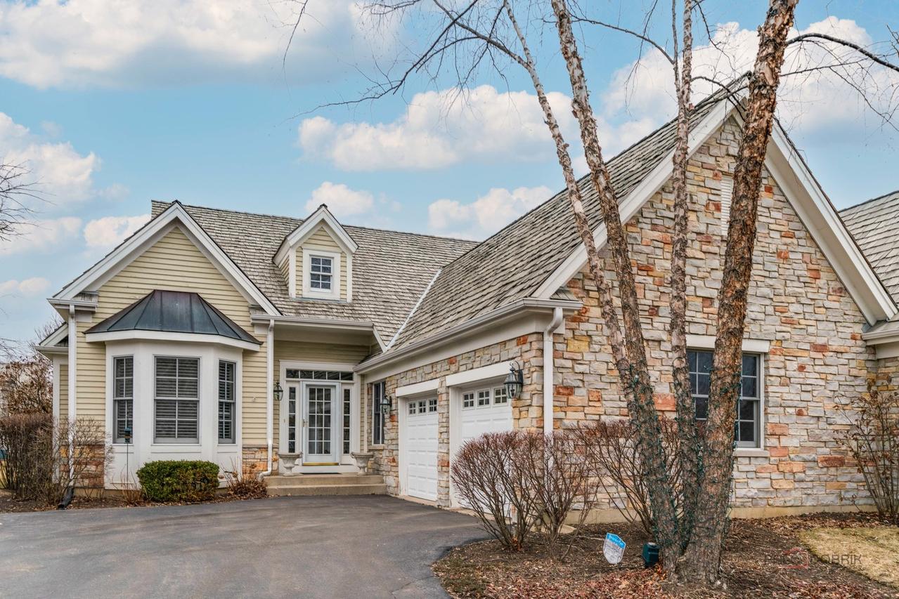 60 S Canterbury Ct., Lake Forest, IL 60045