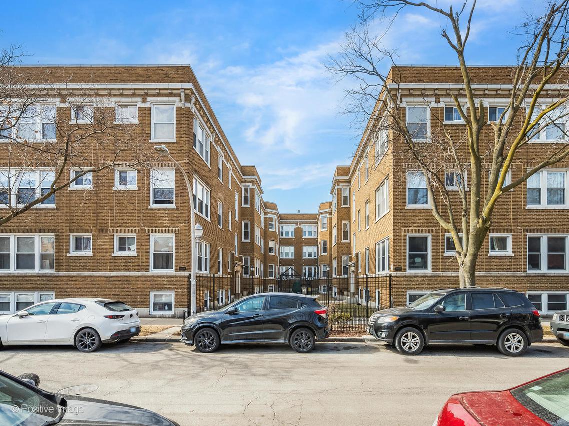 6906 N Lakewood Ave. #3W, Chicago, IL 60626