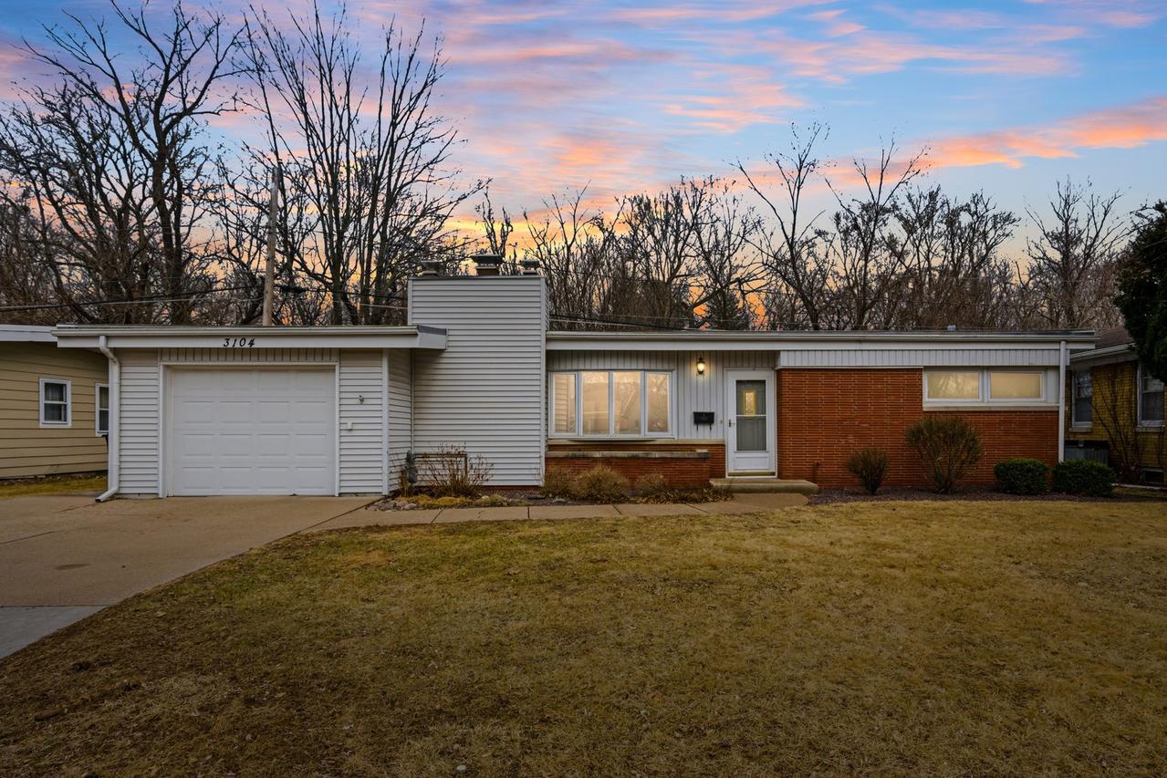 3104 15th St A St., Moline, IL 61265