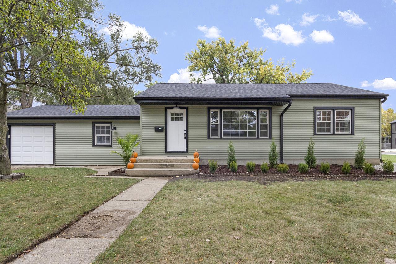 1142 N Webster St., Naperville, IL 60563