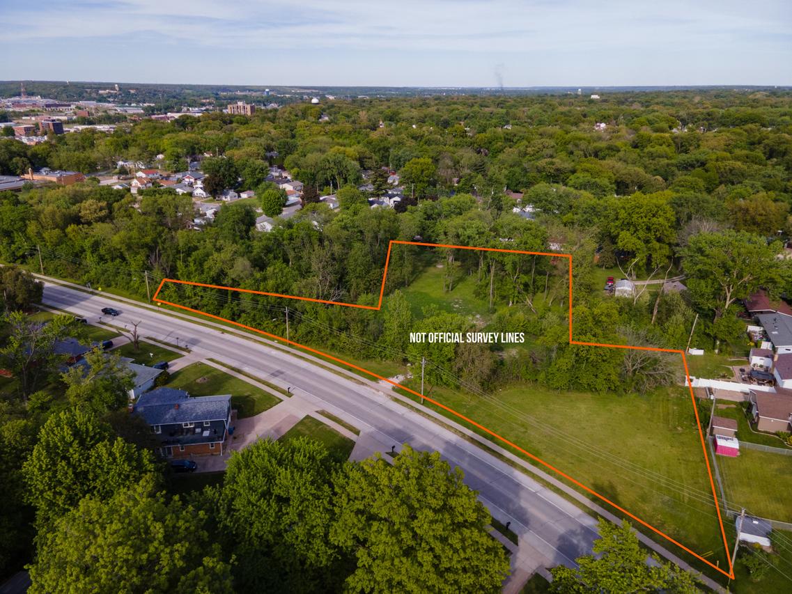 2400 Kennedy Dr., East Moline, IL 61244