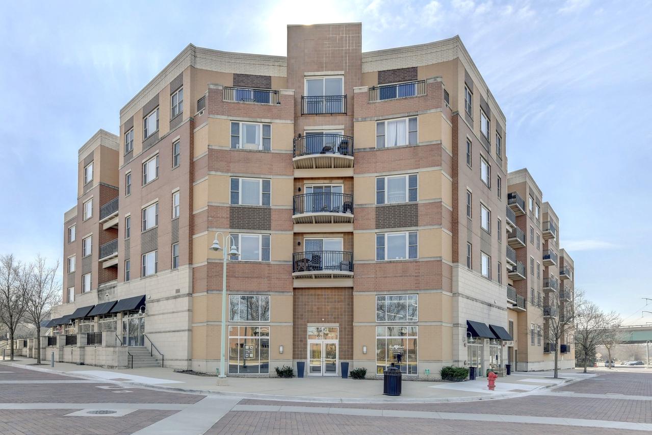 300 Village Cir. #503, Willow Springs, IL 60480