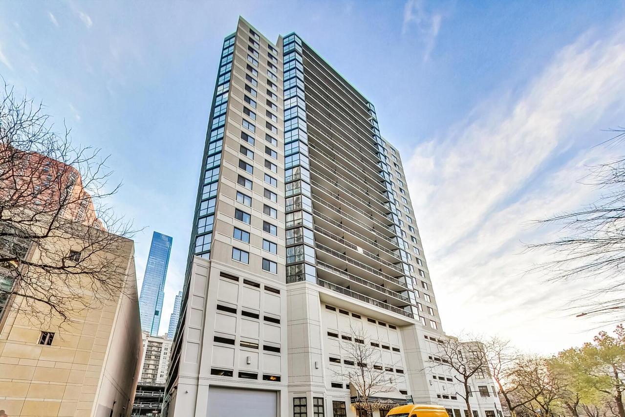 33 W Delaware Pl. #21H, Chicago, IL 60610