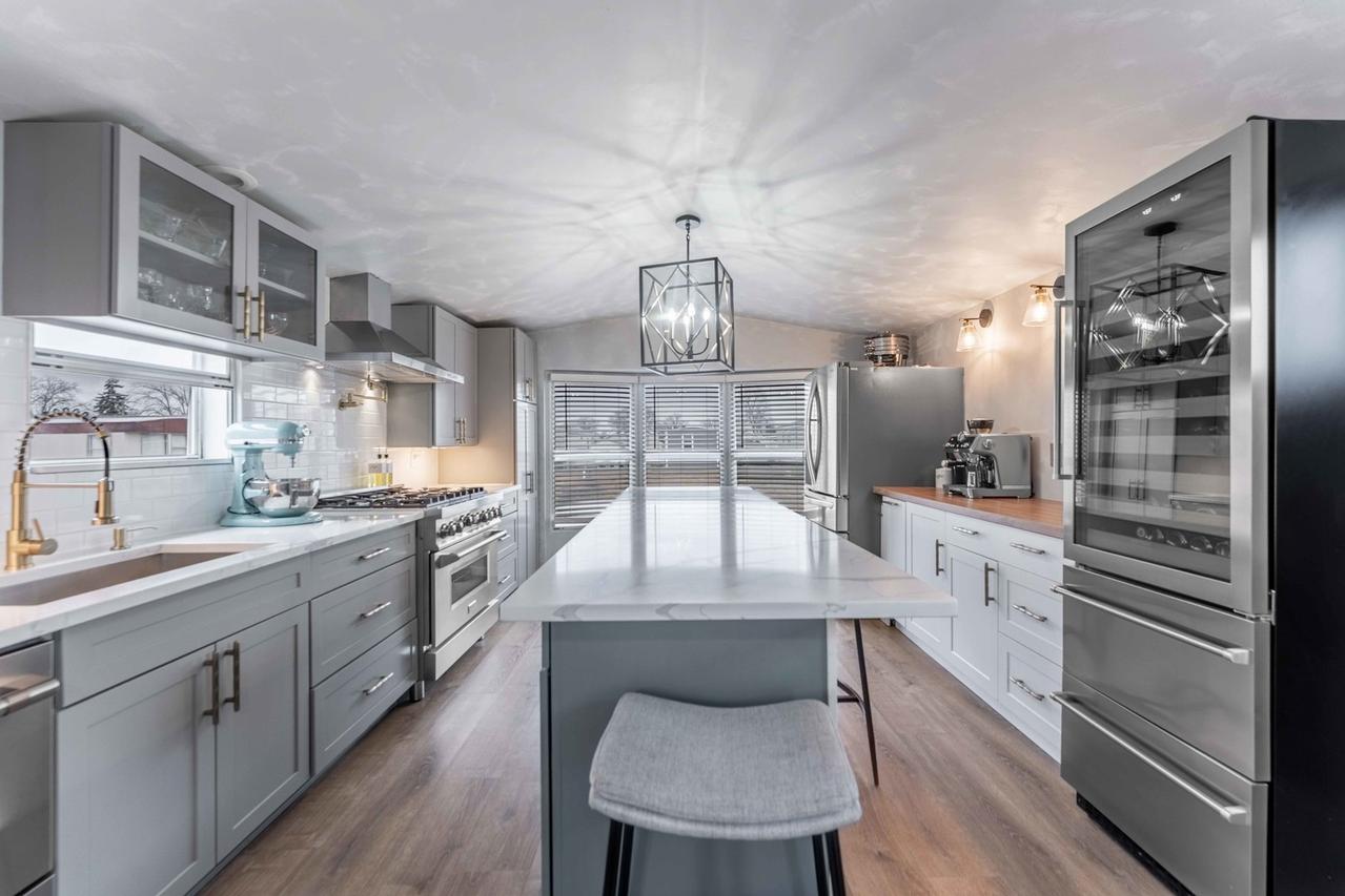 106 8th Ave., Bartlett, IL 60103