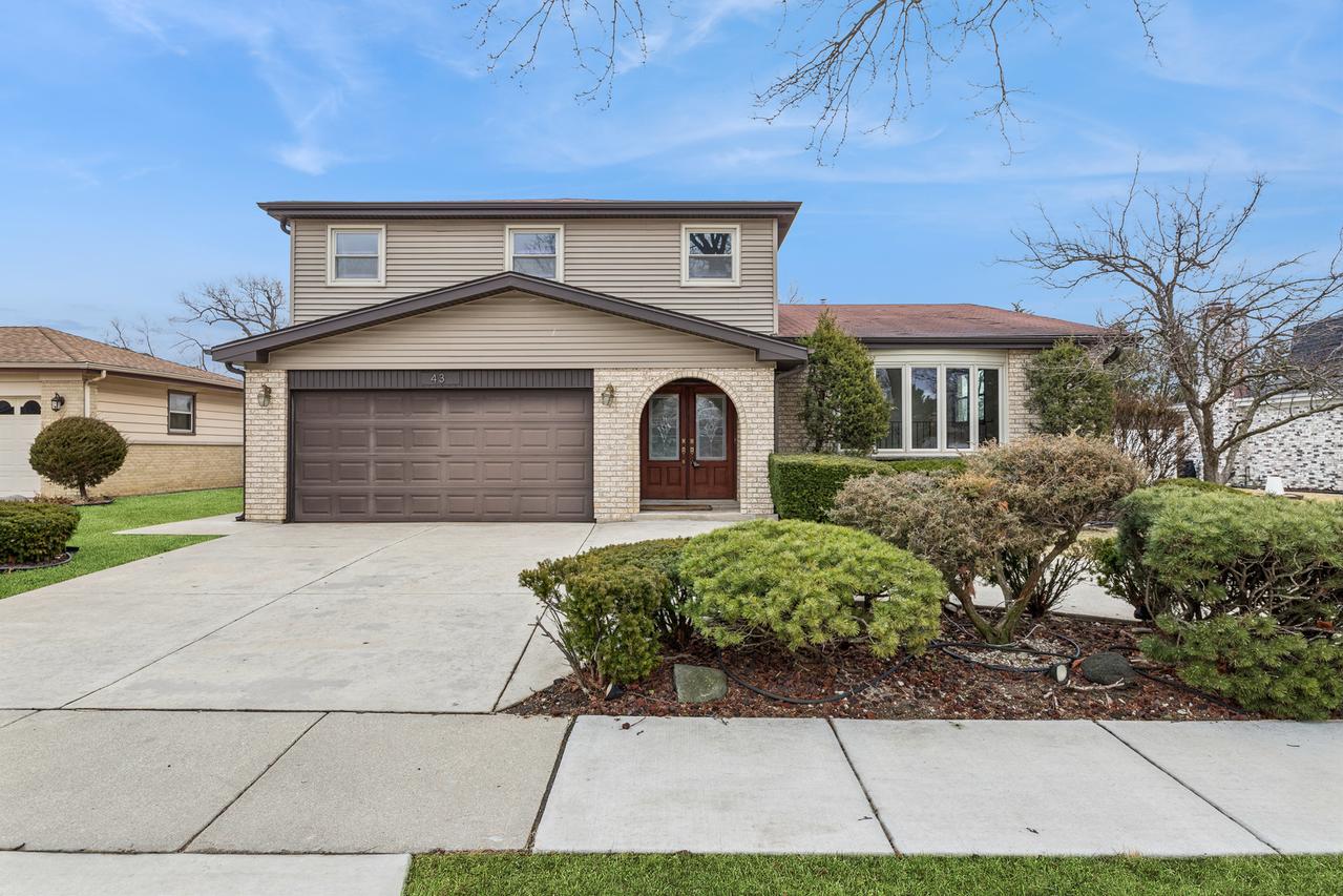 43 Inner Circle Dr., Des Plaines, IL 60016