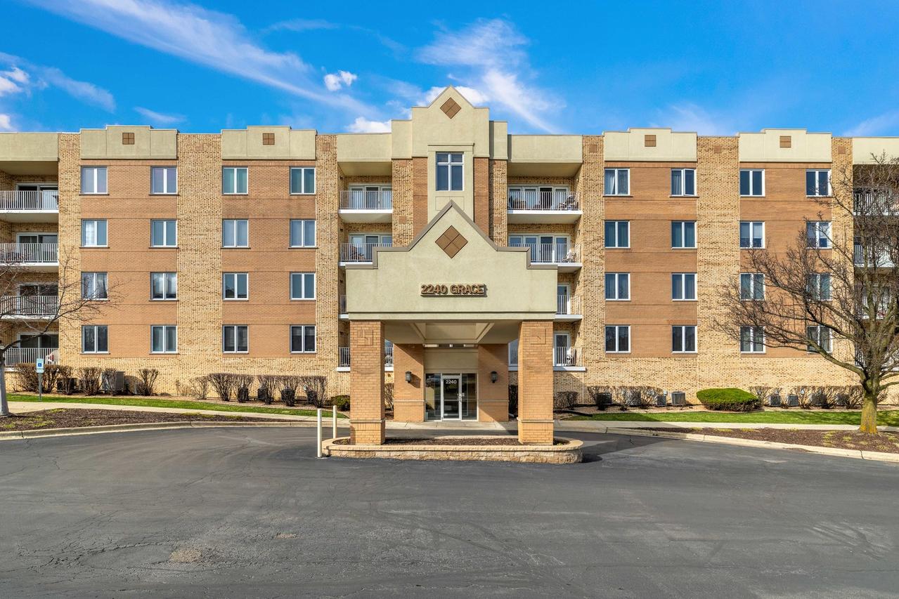 2240 S Grace St. #303, Lombard, IL 60148