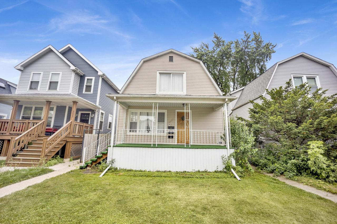 5037 W Winona St., Chicago, IL 60630