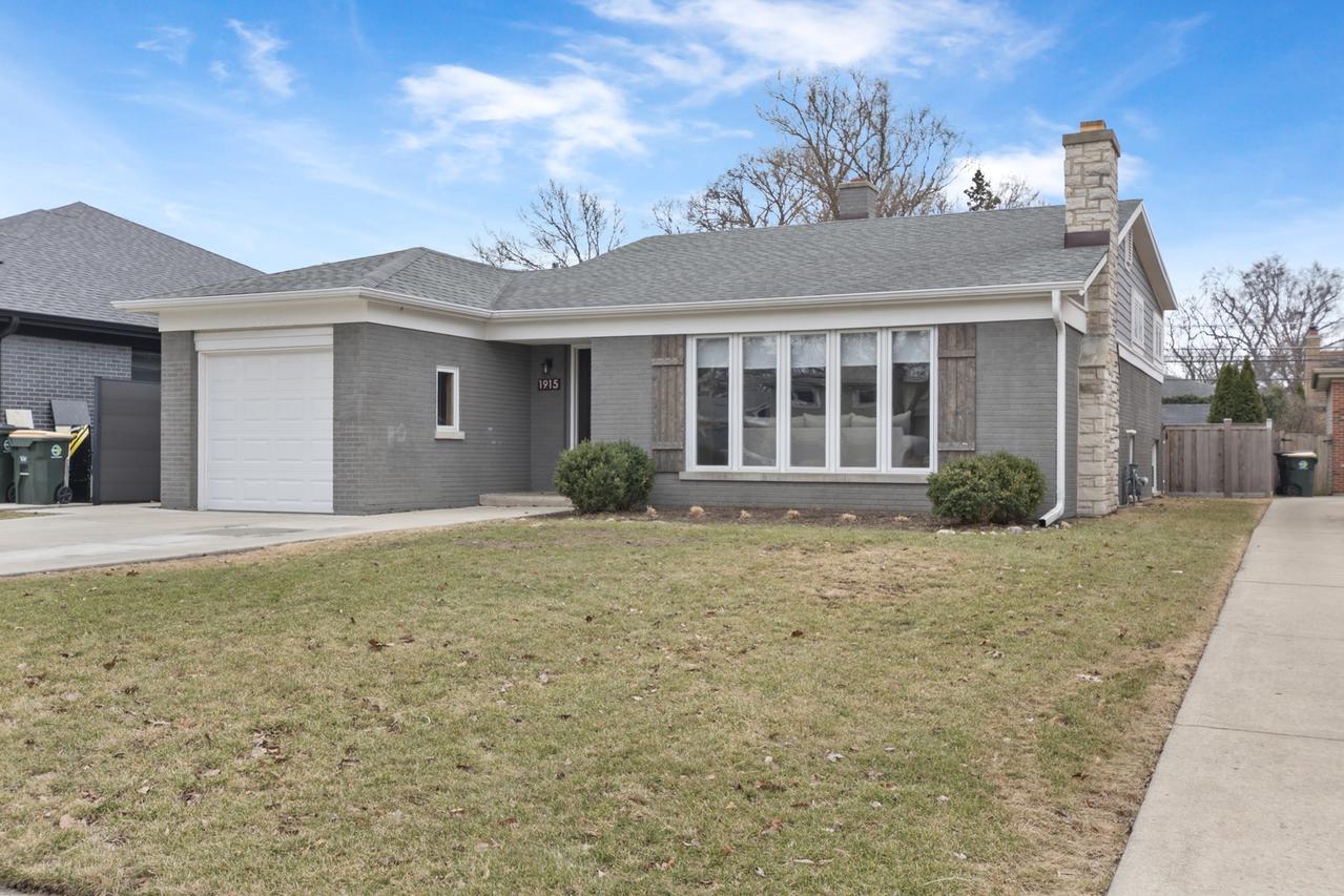 1915 Glenview Ave., Park Ridge, IL 60068